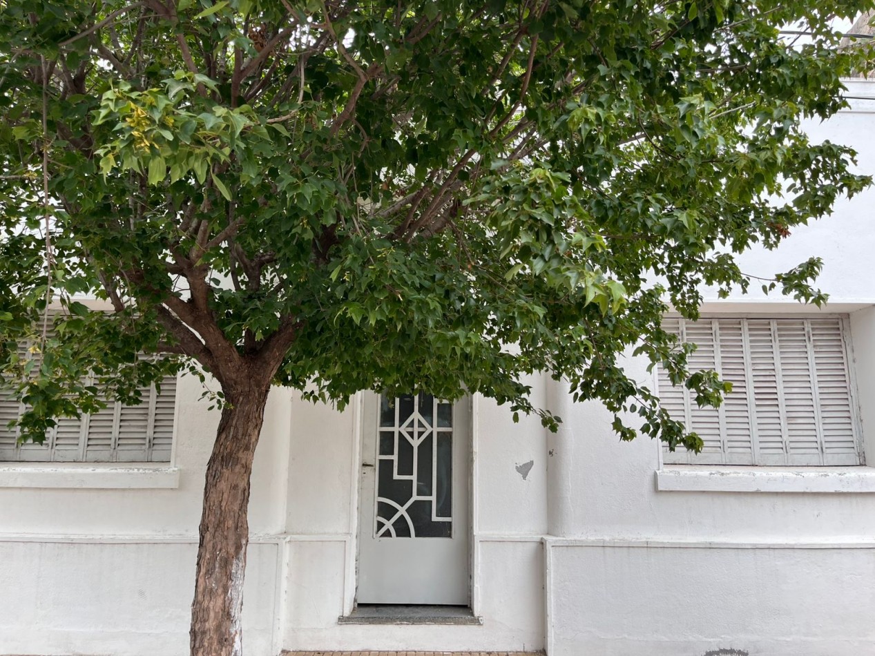 CASA A LA VENTA - BARRIO HOPPE