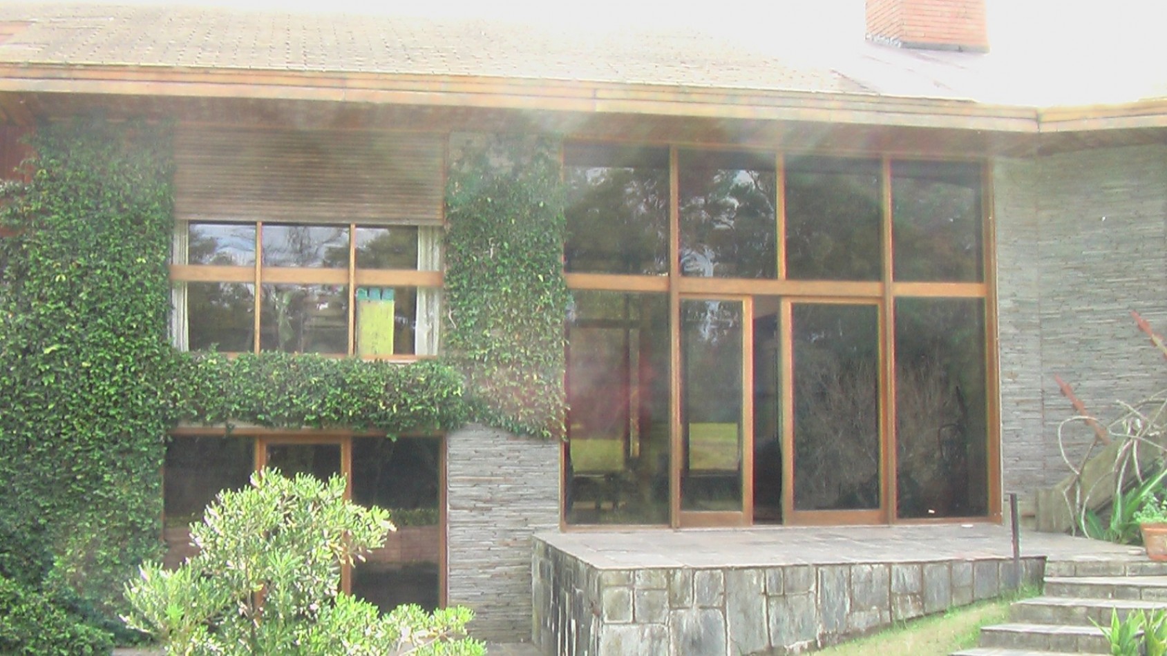 CASA EN VENTA  CON SALIDA AL RIO