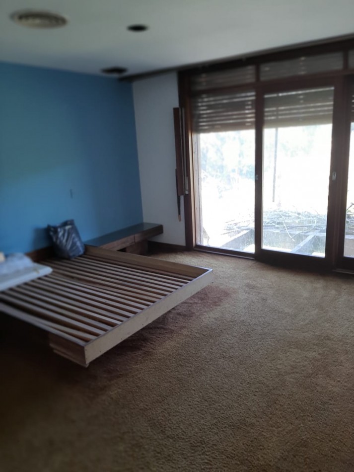 CASA EN VENTA  CON SALIDA AL RIO