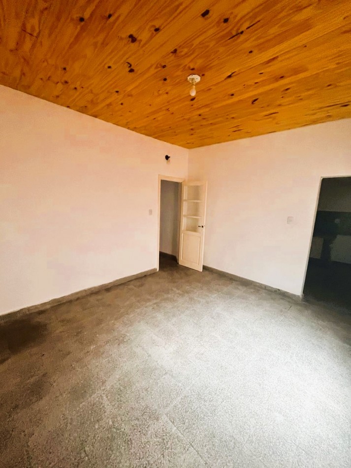 "Oportunidad en el centro: casa + local en venta en Villa Constitucion"