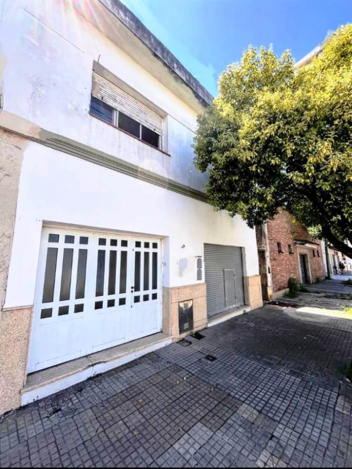 "Oportunidad en el centro: casa + local en venta en Villa Constitucion"