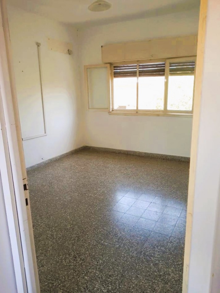 "Oportunidad en el centro: casa + local en venta en Villa Constitucion"