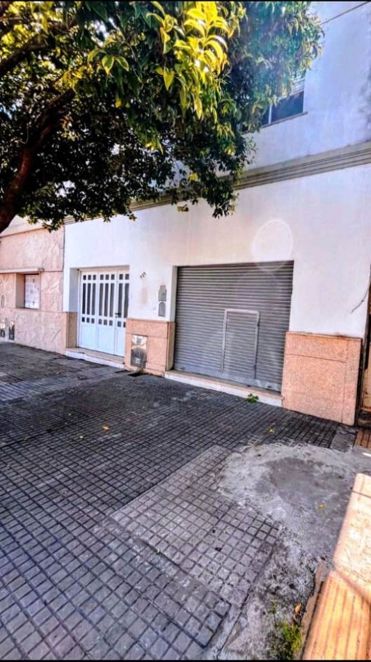 "Oportunidad en el centro: casa + local en venta en Villa Constitucion"