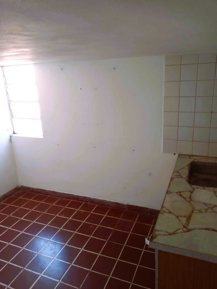 "Oportunidad en el centro: casa + local en venta en Villa Constitucion"