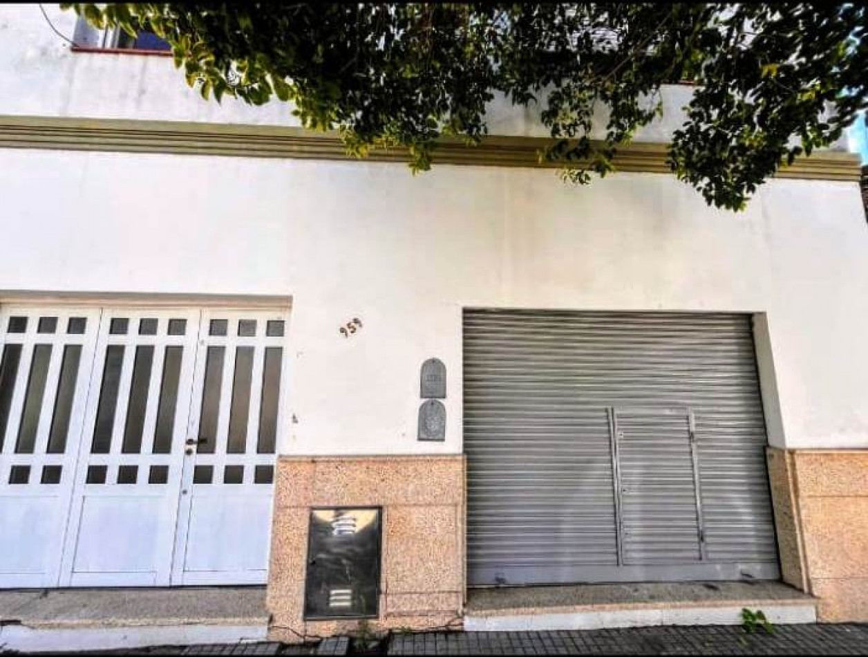 "Oportunidad en el centro: casa + local en venta en Villa Constitucion"