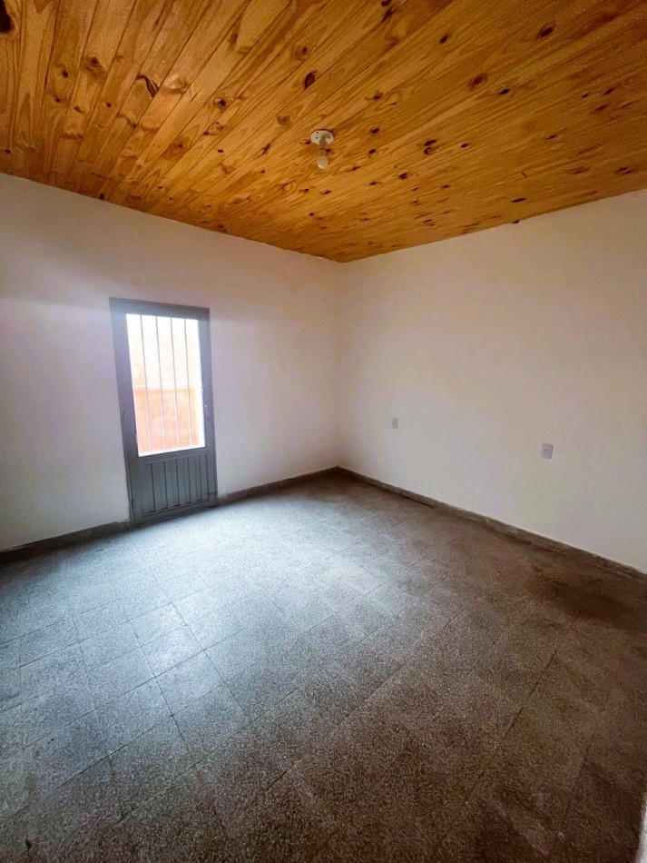 "Oportunidad en el centro: casa + local en venta en Villa Constitucion"