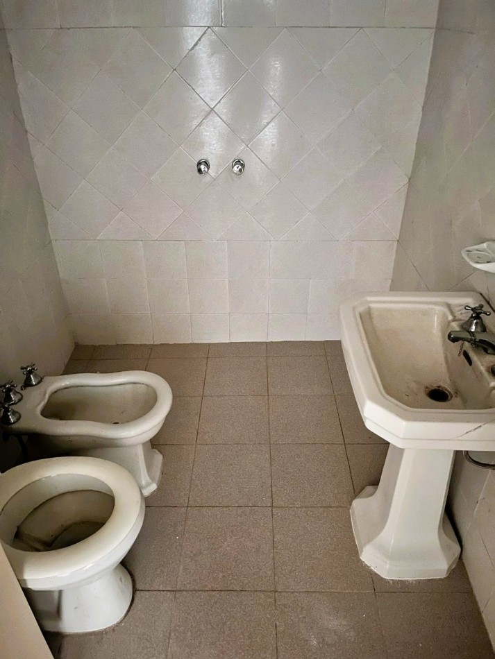"Oportunidad en el centro: casa + local en venta en Villa Constitucion"