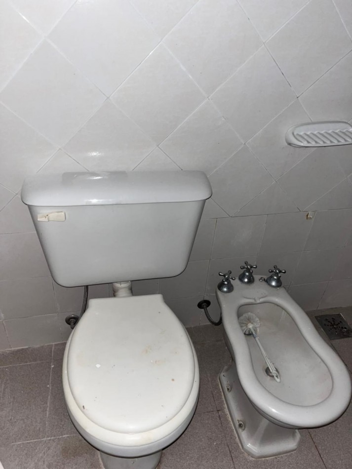 "Oportunidad en el centro: casa + local en venta en Villa Constitucion"