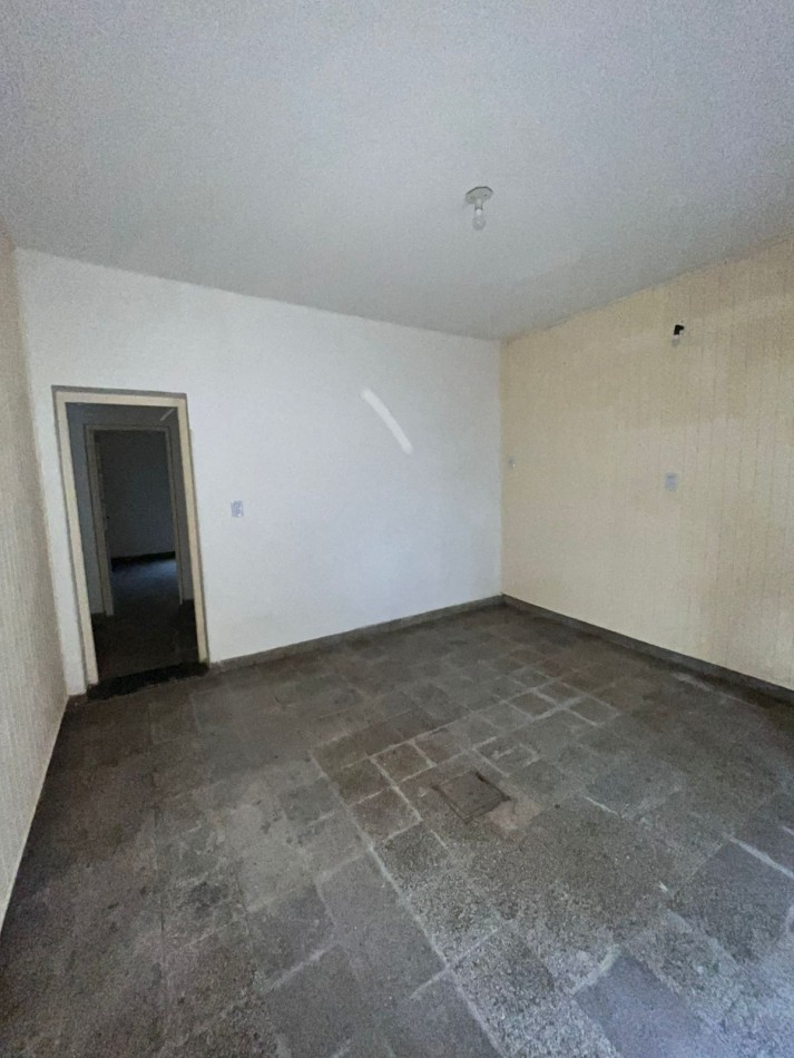 "Oportunidad en el centro: casa + local en venta en Villa Constitucion"