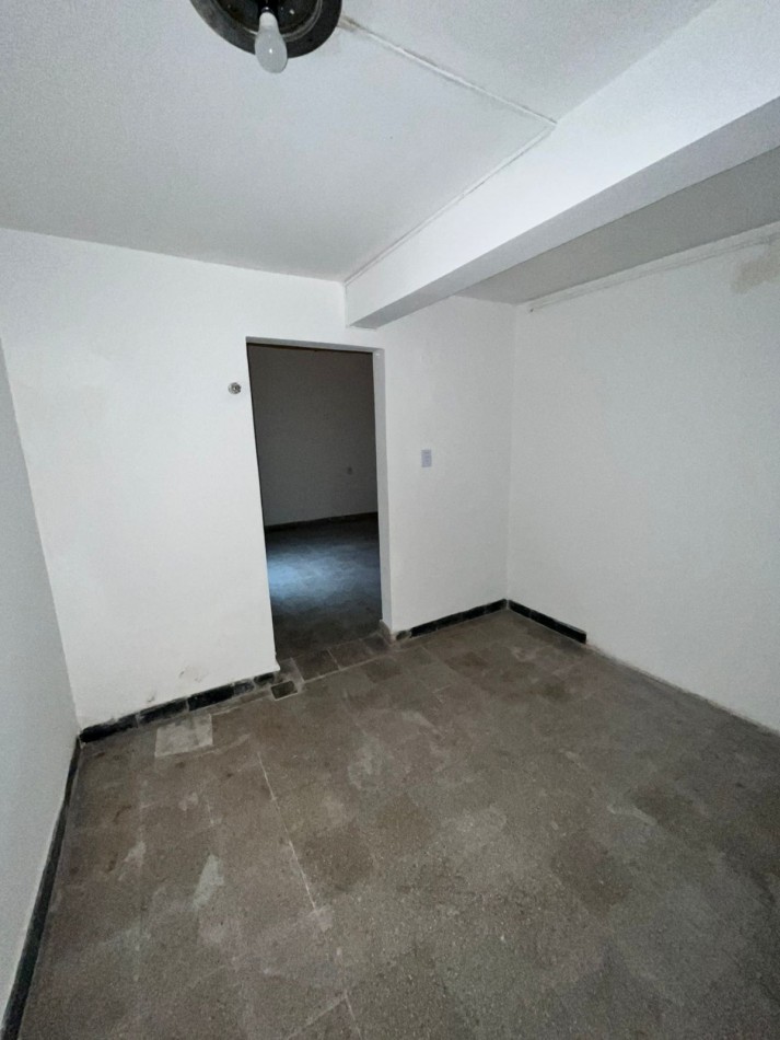 "Oportunidad en el centro: casa + local en venta en Villa Constitucion"
