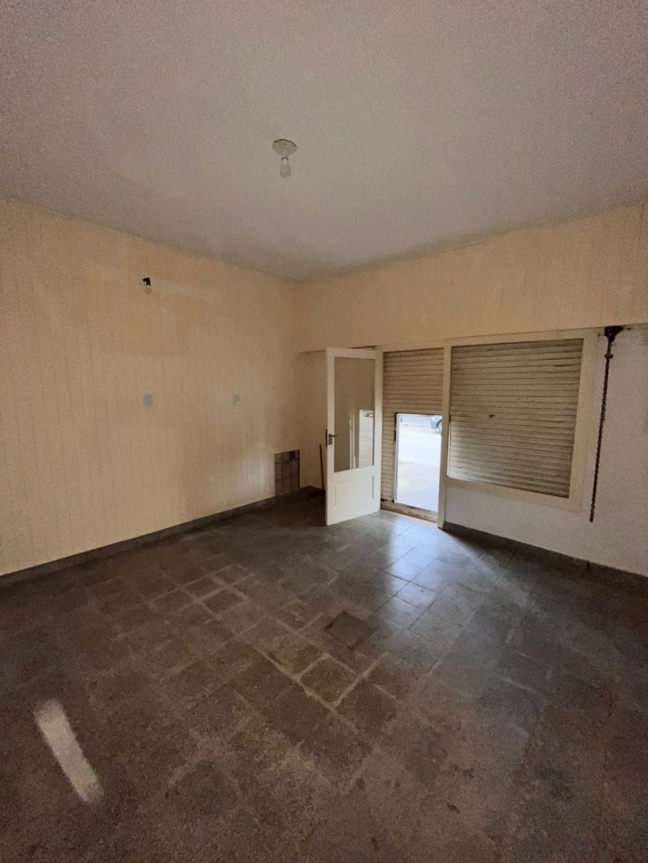 "Oportunidad en el centro: casa + local en venta en Villa Constitucion"