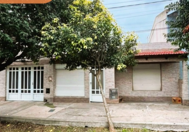 Casa 2 dormitorios con garage y patio - Apta credito hipotecario